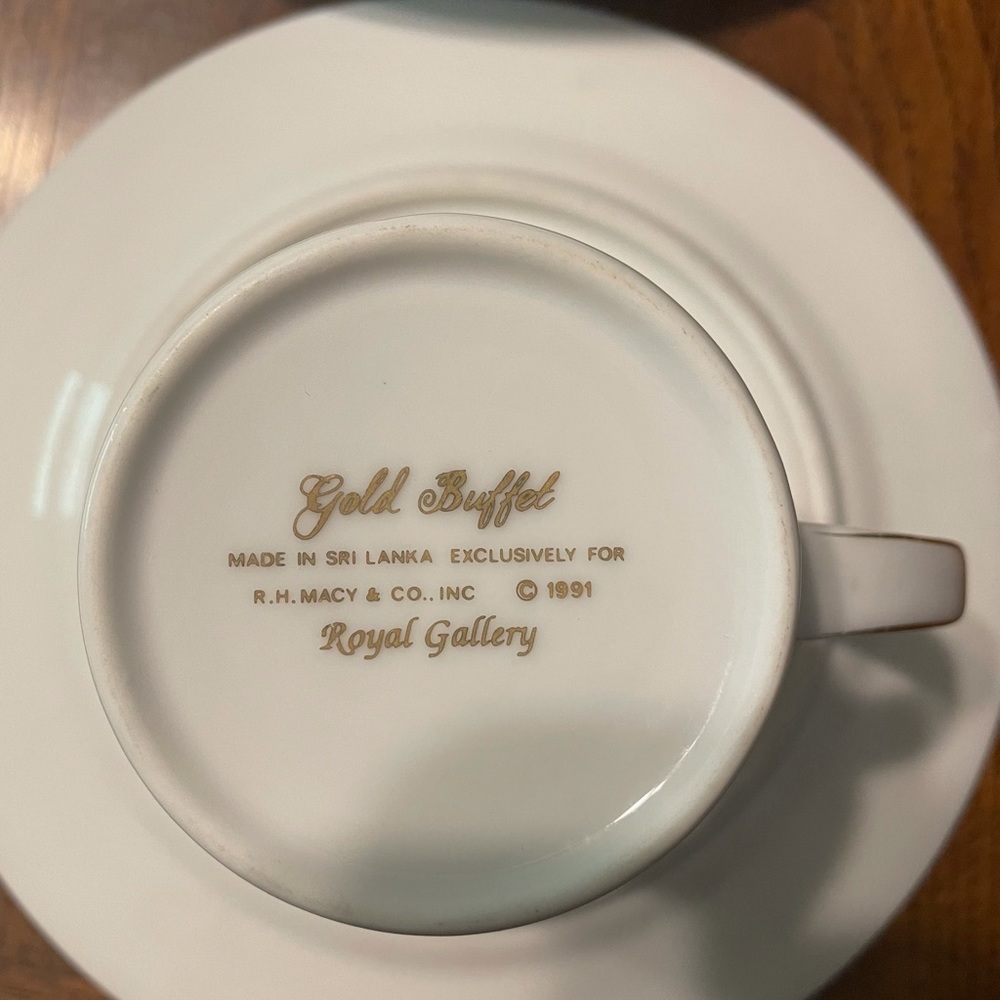 Gold Buffet Christmas dishes-SOLD - Picture 6 of 8